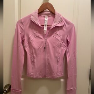 Lululemon - 4 - Define Cropped Jacket
Nulu